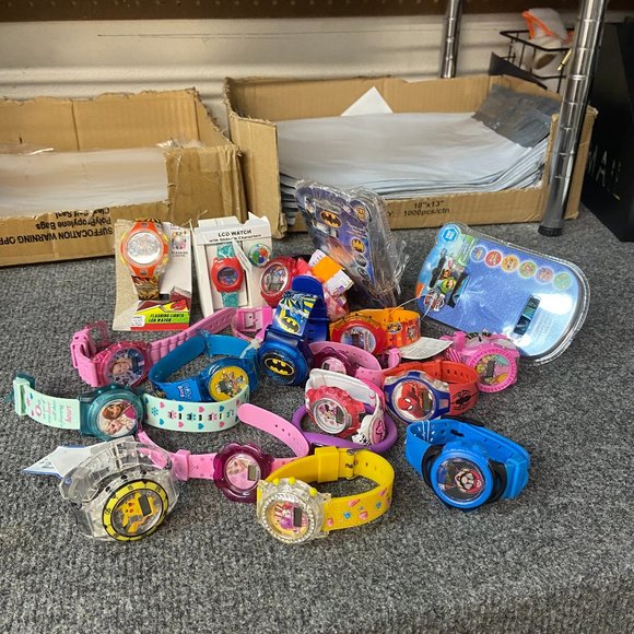 LOT OF 20 UNISEX WATCHES ALL NEW NO BOX, NEEDS BATTERYS, BATMAN, SUPERMAN, MINI,